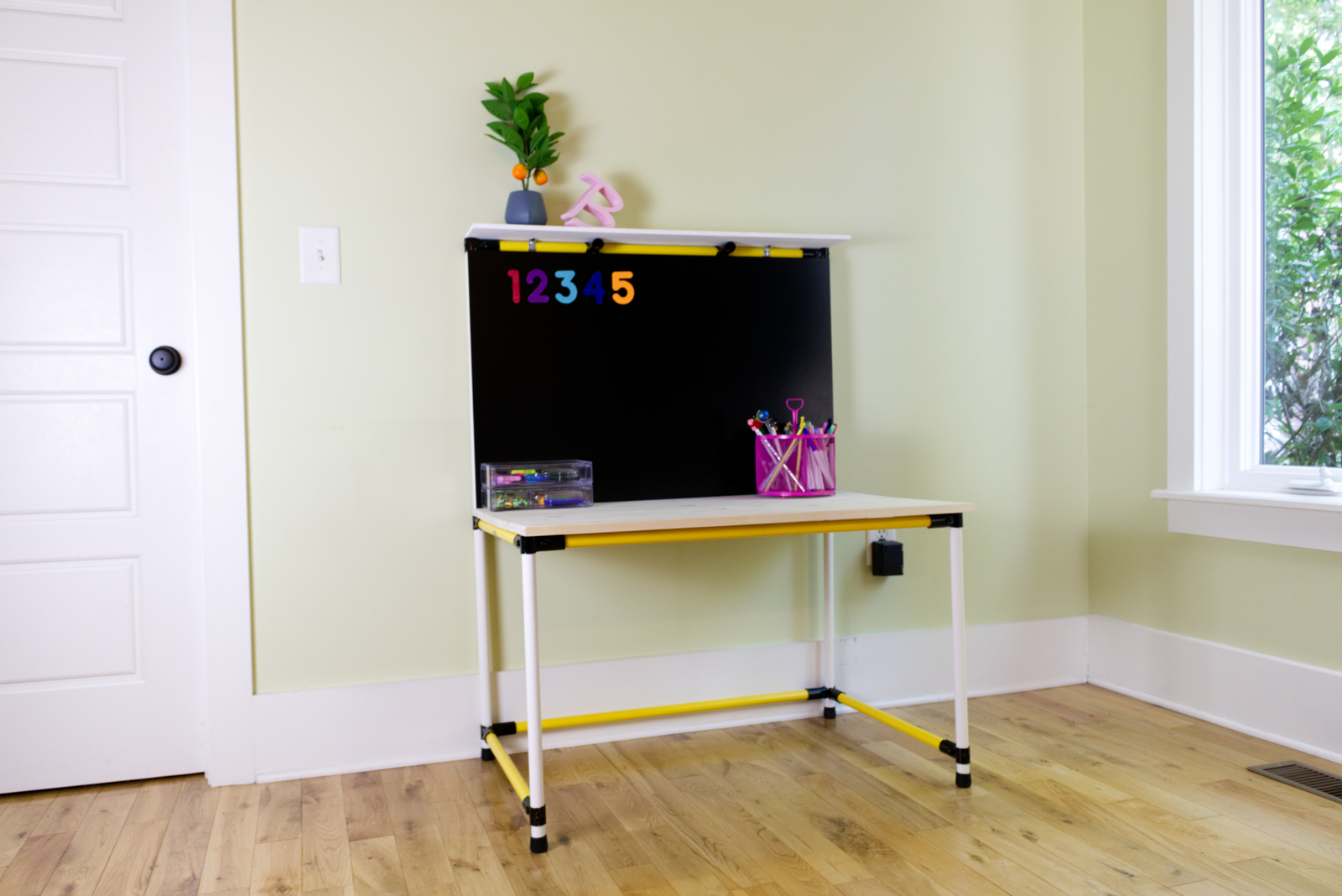 Distance learning pipe desk