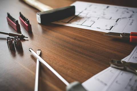 Guide to Building a DIY Pipe Desk