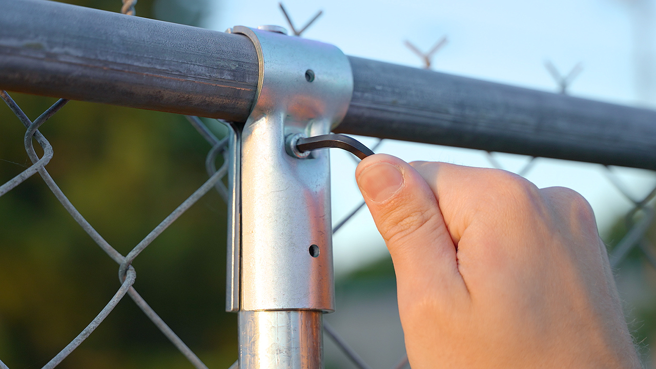 Introducing The Top Rail T Connector Maker Pipe